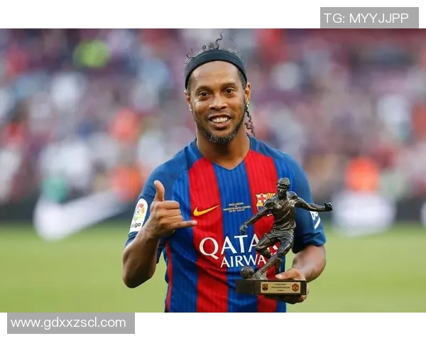 世界足坛传奇：足球球星如何评价罗纳尔多的卓越成就与影响力