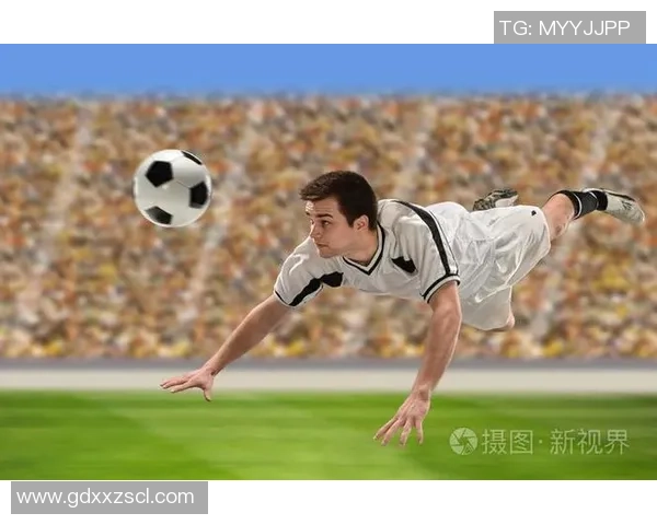 世界足球头顶球大师：盘点历史上最擅长用头顶进球的球星