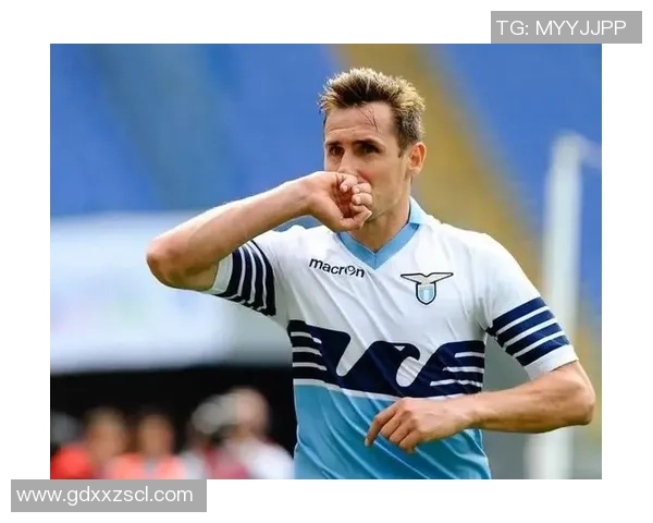 德国足球明星球员经典形象集合 解析德国足球魅力与传奇球员风采