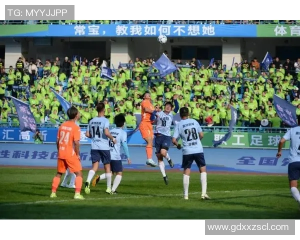 篮球巨星跨界追星足球展现体坛偶像之间的双向热爱与激情