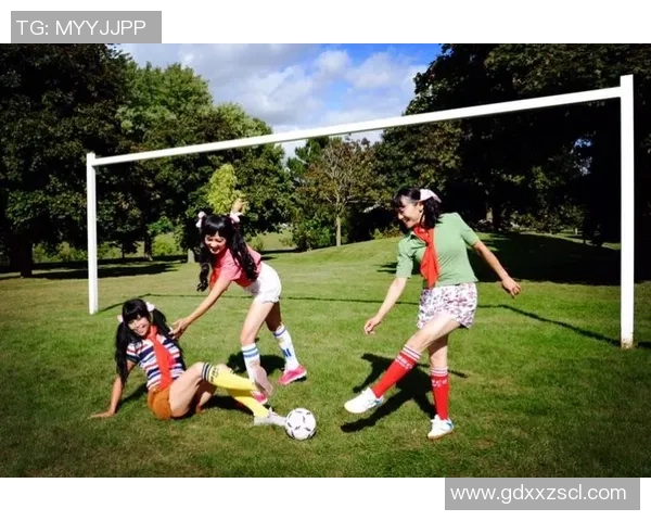 聚焦足球明星背后的女人们 她们如何影响球场内外的成功与挑战