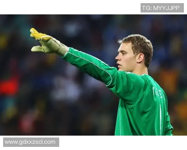 诺伊尔：从德国门神到世界顶级守门员的成长之路