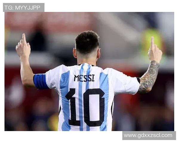 足球巨星插图集：从梅西到C罗领衔的经典瞬间与球场英勇表现